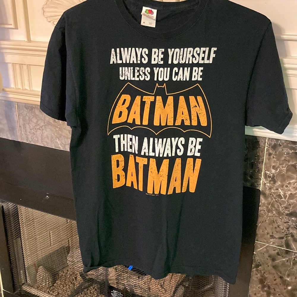 Mens Batman black and yellow t-shirt size medium